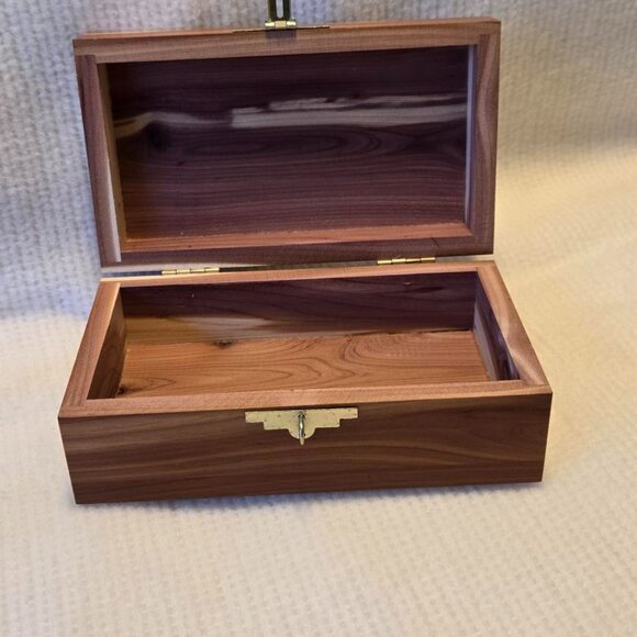 Cedar Box with Latch - Med Size - Picture 1 of 11